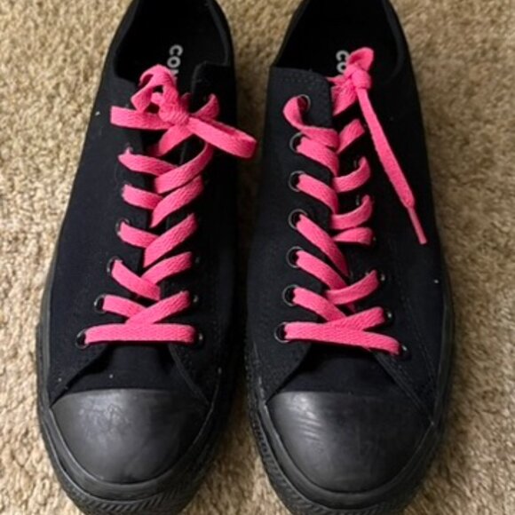 Black Converse Chuck Taylor Shoes - Picture 3 of 6